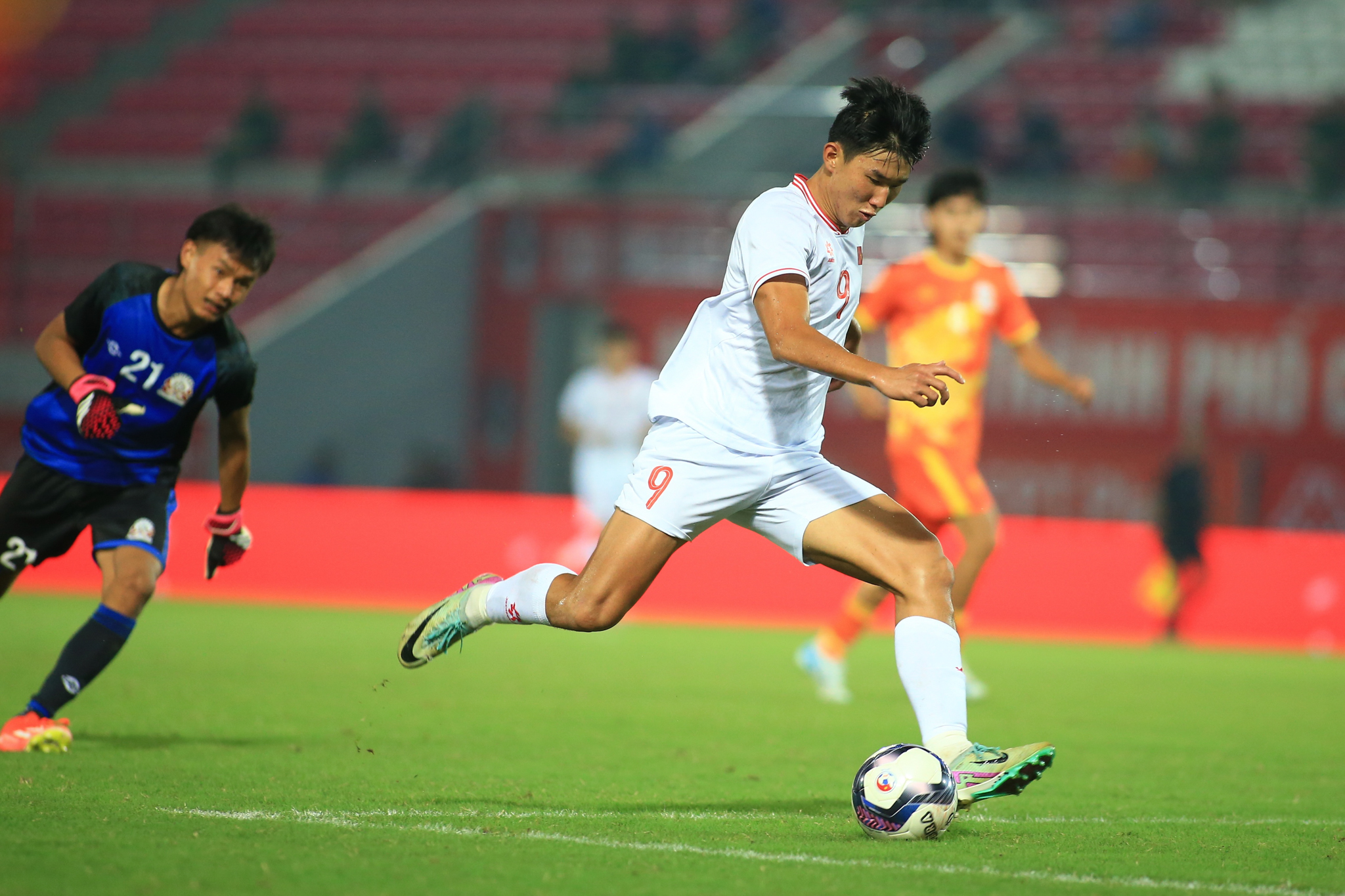 Công Phương góp 4 bàn trong chiến thắng 5-0 của ĐT U20 Việt Nam 5